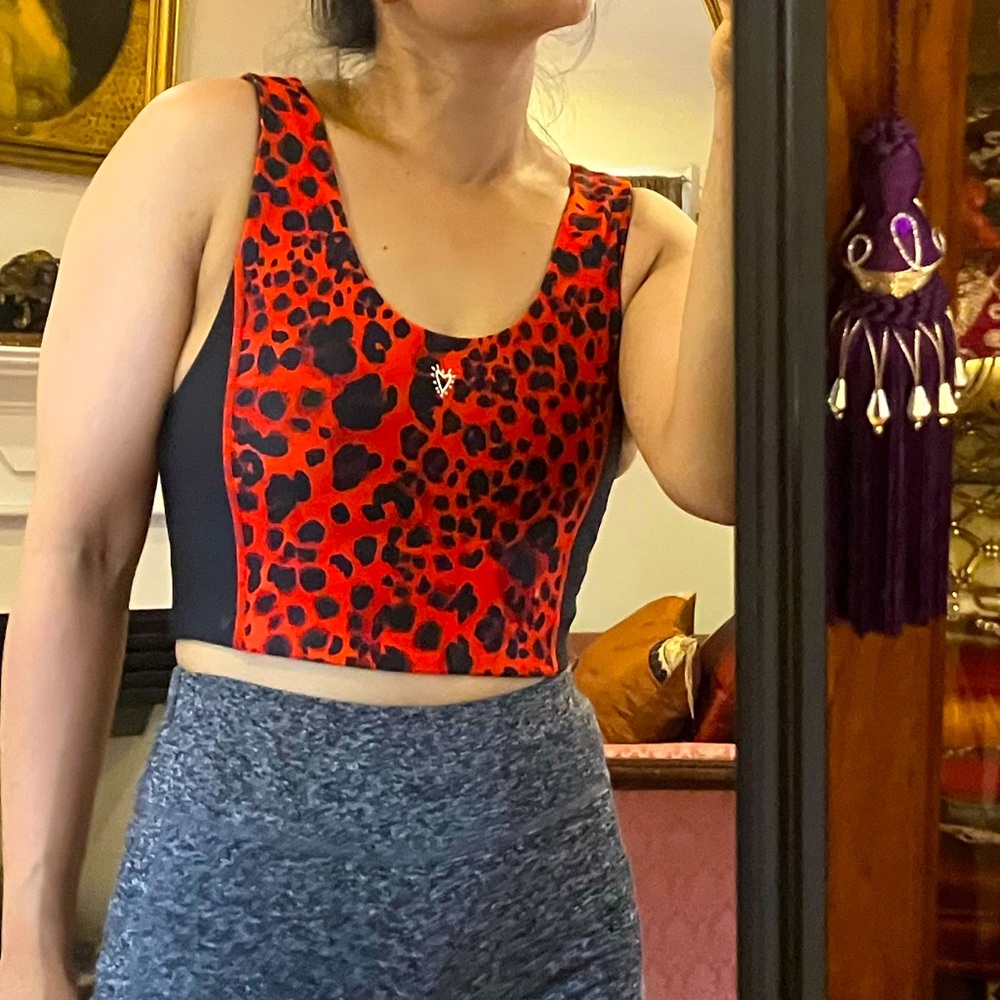 Women sports tops